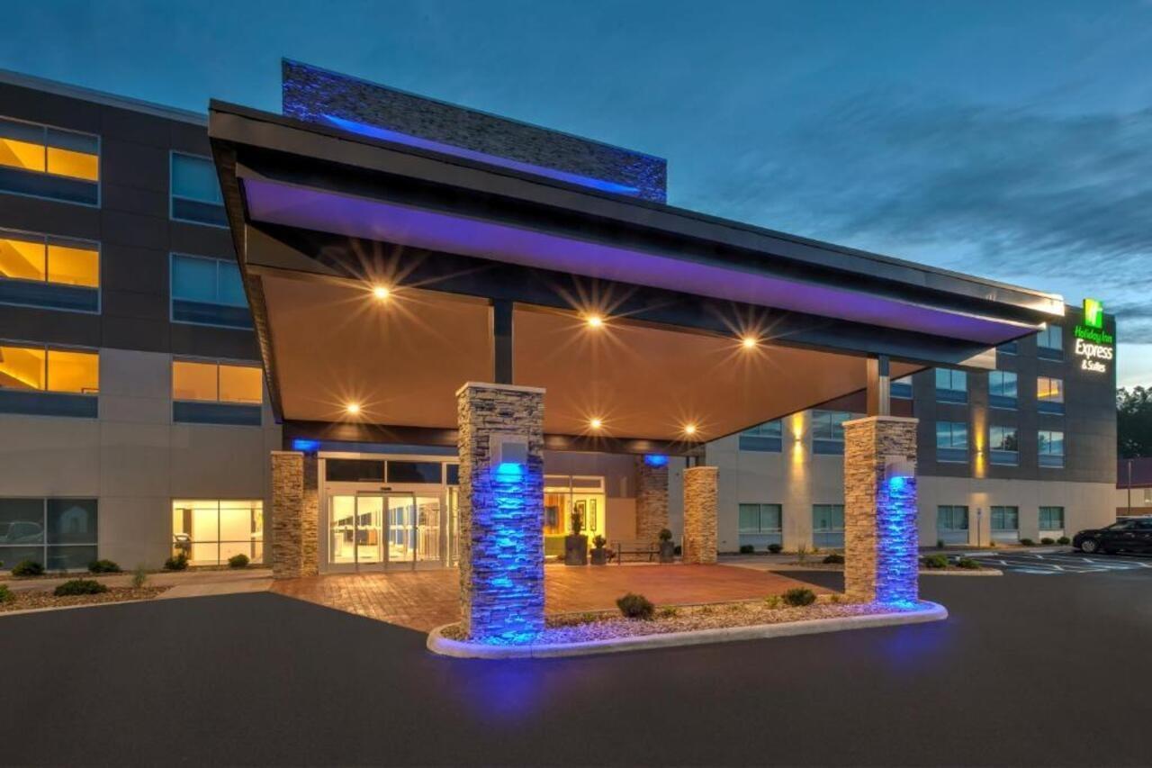 Holiday Inn Express & Suites - Milan - Sandusky Area By Ihg Exterior foto